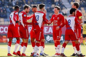 包含赛前法兰克福备战荷甲，强势反弹细节曝光，更衣室稳定，团队化学反应显著的词条-英雄联盟赔率